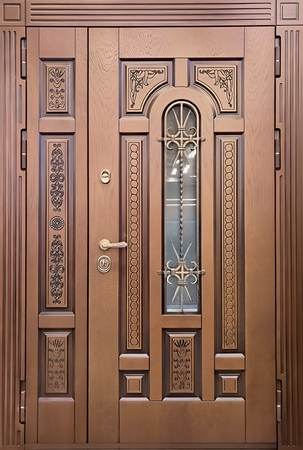 Полуторная термодверь МДФ с остеклением и защитной решеткой Полуторная термодверь МДФ с остеклением и защитной решеткой