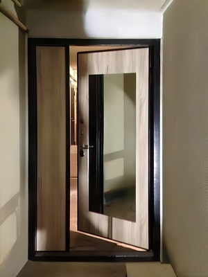 Фото дверей с зеркалом внутри