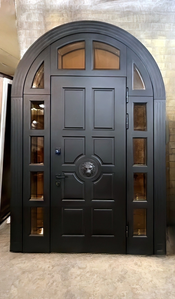 Арочная дверь с остекленными вставками Арочная дверь с остекленными вставками