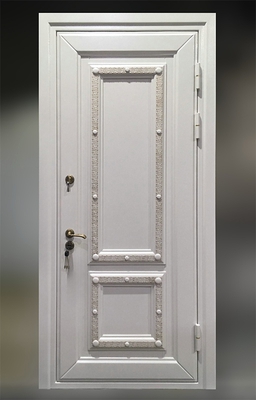 Дверь белого цвета