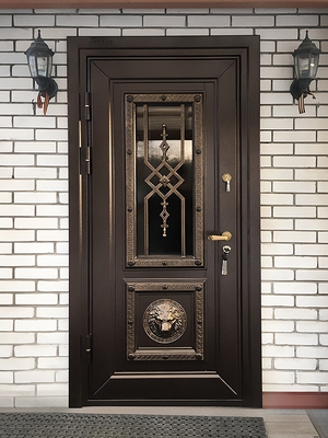 Дверь с элементом «лев»