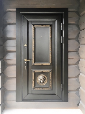 Дверь с объемным декором «лев»