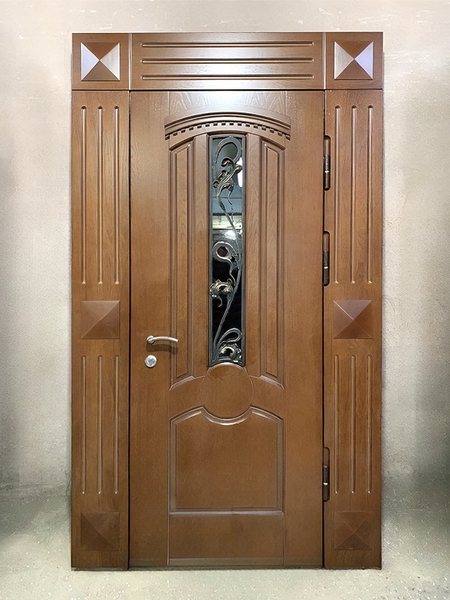 Дверь с широким наличником Дверь с широким наличником