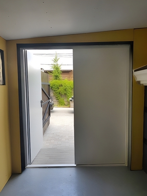 Двупольная огнестойкая дверь