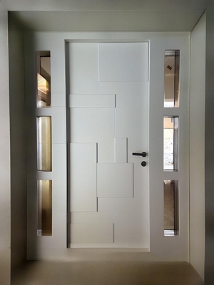 Парадная дверь с наборным МДФ и вставками