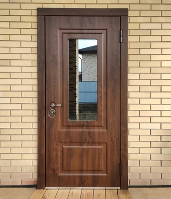 Входная дверь со стеклом